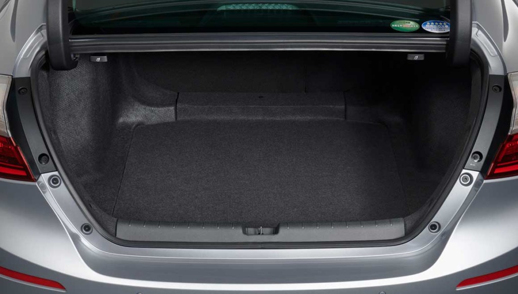 車中泊の出来るセダンの「選び方」を徹底解説!セダンの車中泊は意外と快適? - キャンプバルーン(CAMP BALLOON)