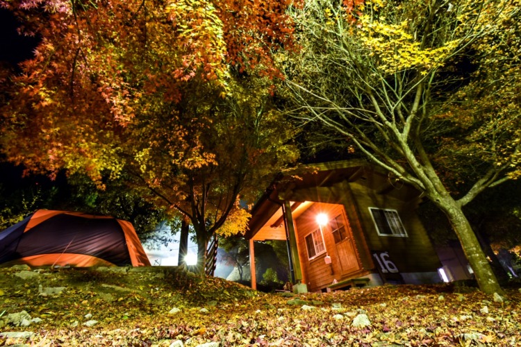 関西編 関西の中でも特に美しい紅葉が楽しめるキャンプ場6選 キャンプ情報メディア キャンプバルーン