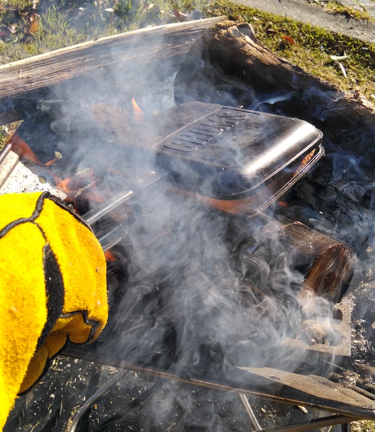 焚火指南書 初心者でも簡単な火起こし 片付けまでの焚き火ノウハウをご紹介 キャンプ情報メディア キャンプバルーン