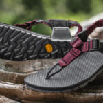 バックパックに収納可能！夏キャンプにおすすめな「ULな軽量サンダル」7選